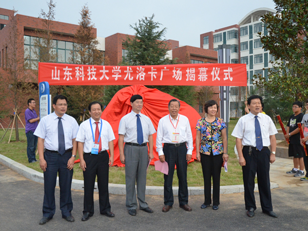 2011年我公司出资300万元设立山东科技大学taptap点点体育奖学金及建立taptap点点体育广场02